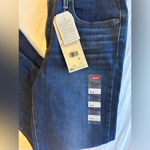 **SOLD** Levi’s 724 Jeans - Picture 4 of 5